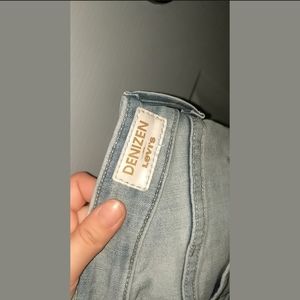 Size 0 Levi's Distressed Boyfriend Jeans